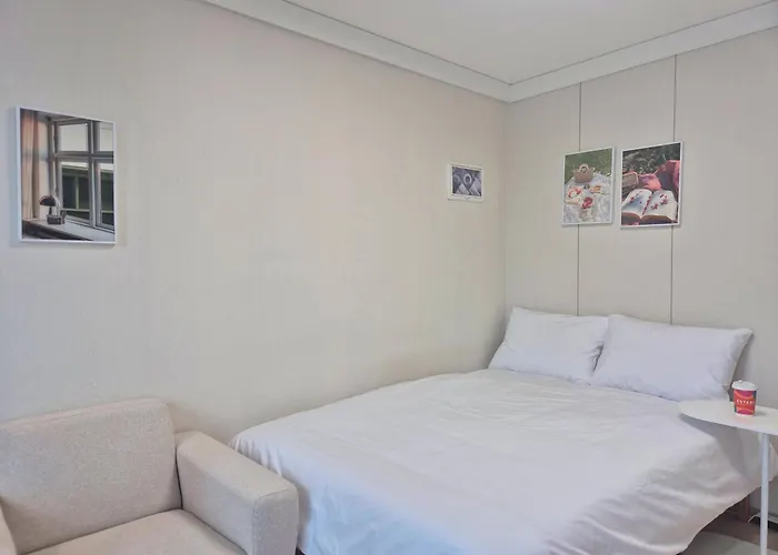 Aparthotel Rest, Triple Metro Line In Chungmuro *