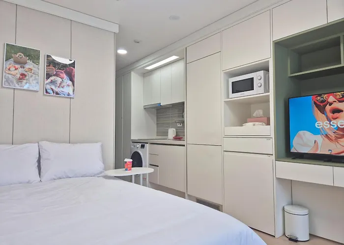 Aparthotel Rest, Triple Metro Line In Chungmuro Seul