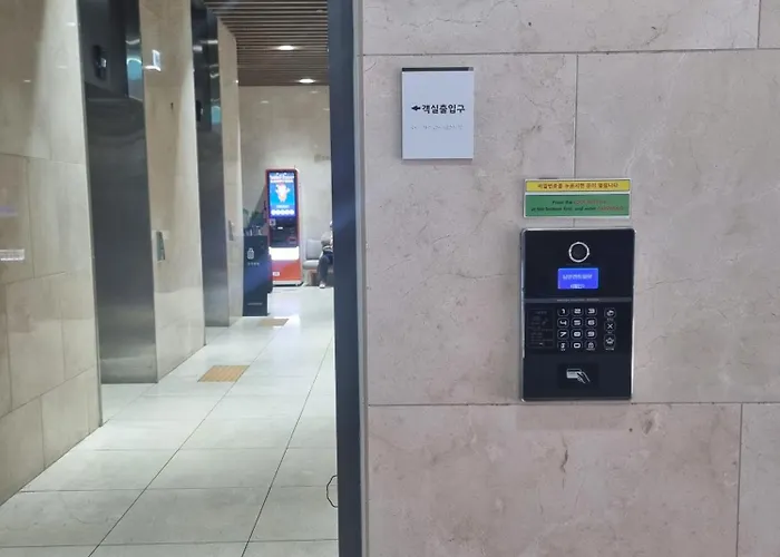Rest, Triple Metro Line In Chungmuro Seul